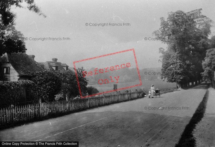 Photo of Ockley, Tuns Hill 1914