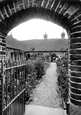 Almshouse Gateway 1910, Odiham