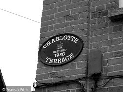 Charlotte Terrace 2004, Odiham