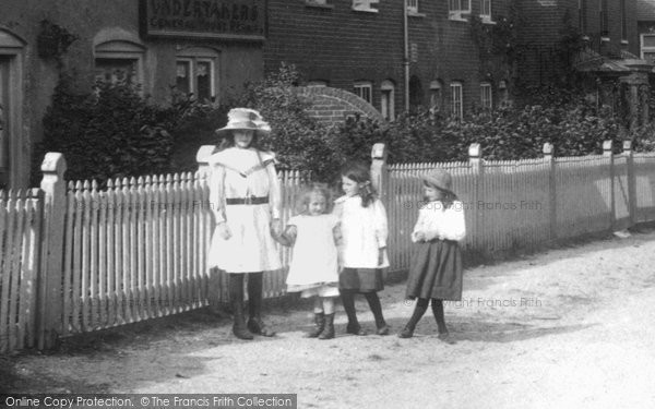 Photo of Odiham, Girls On Colt Hill 1911