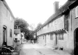 Old Houses Cemetery Hill 1906, Odiham