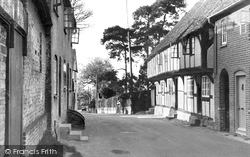 Old Houses, Cemetery Hill c.1955, Odiham