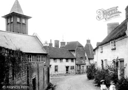 The Bury 1910, Odiham