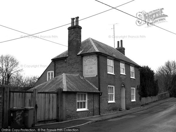 Photo of Odiham, The Wharf 2004