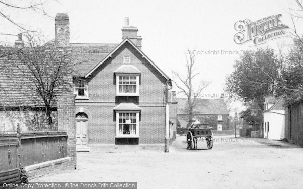 Photo of Offord Cluny, Ye Old Swan 1906