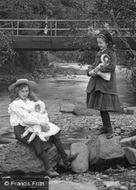 Girls At Lovers' Meet 1906, Okehampton