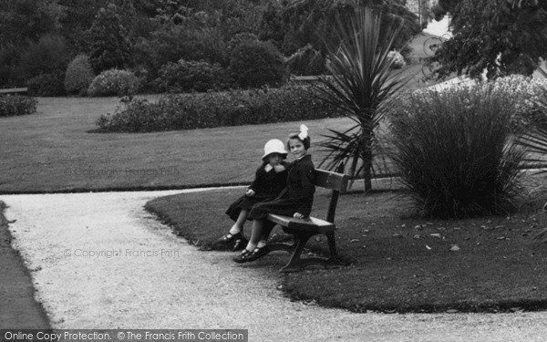 Photo of Old Colwyn, Children In Wynn Gardens c.1930