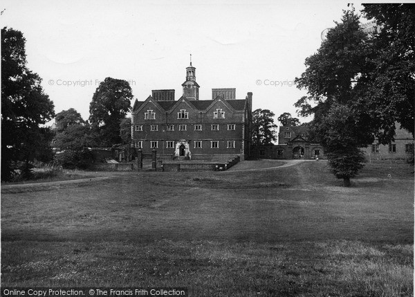 Photo of Old Swinford, Old Swinford Hospital School For Boys c.1955
