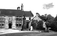 The Monument c.1955, Old Whittington