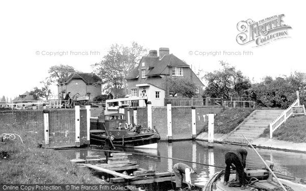 Photo of Old Windsor, Lock c.1955