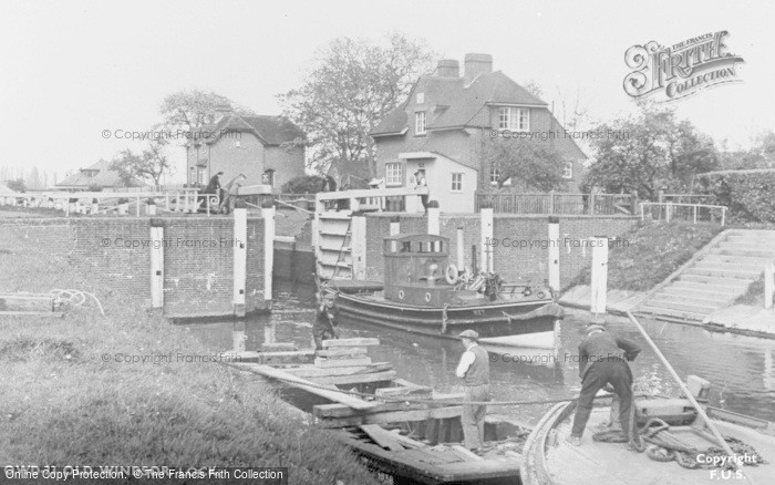 Photo of Old Windsor, The Lock c.1955