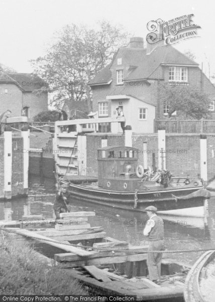 Photo of Old Windsor, The Lock c.1955