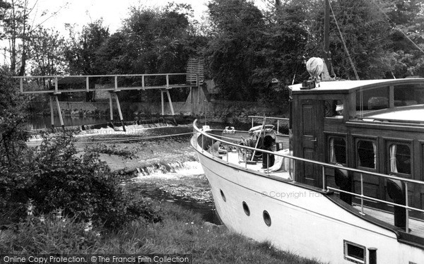Photo of Old Windsor, The Lock Overflow c.1955