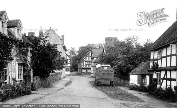 Photo of Ombersley, Evangelist's Wagon in the Village 1899