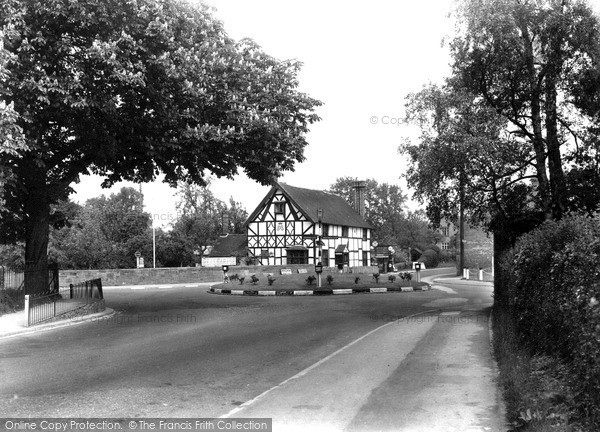 Photo of Ombersley, Traffic Island c.1938