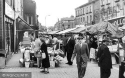 Aughton Street On Market Day c.1960, Ormskirk