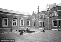 The Courtyard, Edge Hill College c.1955, Ormskirk
