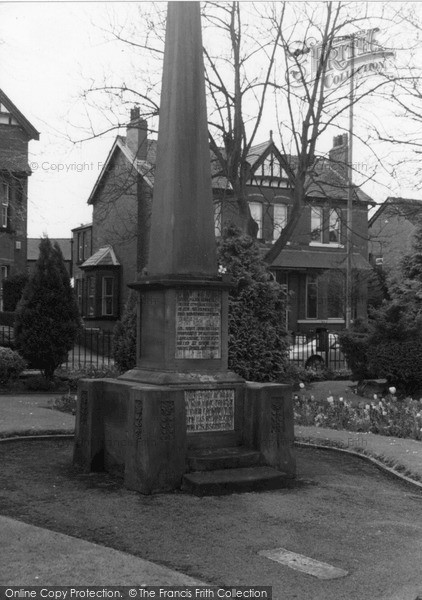 Photo of Ormskirk, the Memorial to Sergeant Major Nummerley 2005
