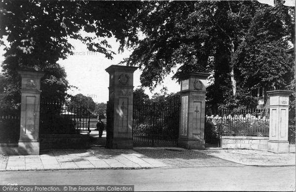 Photo of Oswestry, Cae Glas Park Entrance c.1955