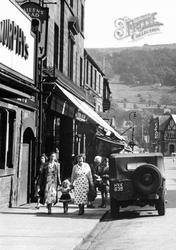 Kirkgate, Girls' Day Out 1953, Otley