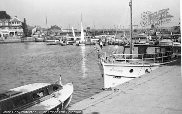 oulton broad yacht station webcam