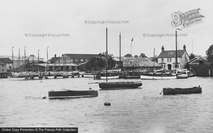Photo of Oulton Broad, Leo A. Robinson's Yachting Station c.1939