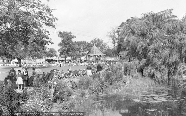 Photo of Oulton Broad, Nicholas Everitt Park c.1960