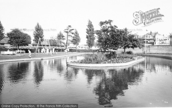 Photo of Oulton Broad, Nicholas Everitt Park c.1965