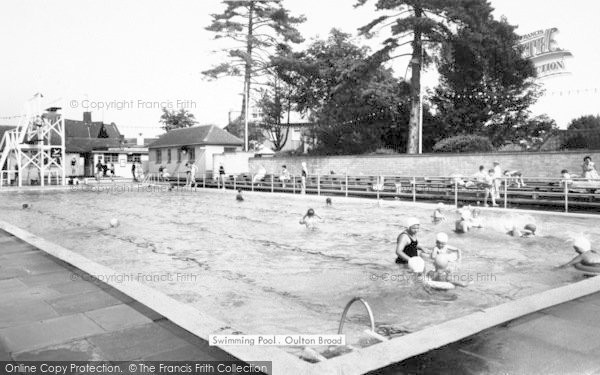 Photo of Oulton Broad, Swimming Pool c.1965