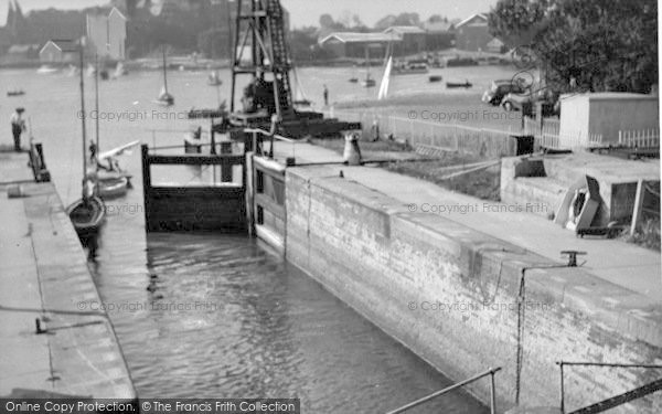 Photo of Oulton Broad, The Lock c.1955