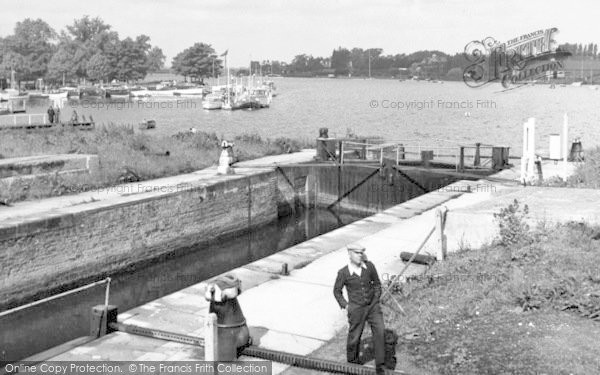Photo of Oulton Broad, The Lock c.1955