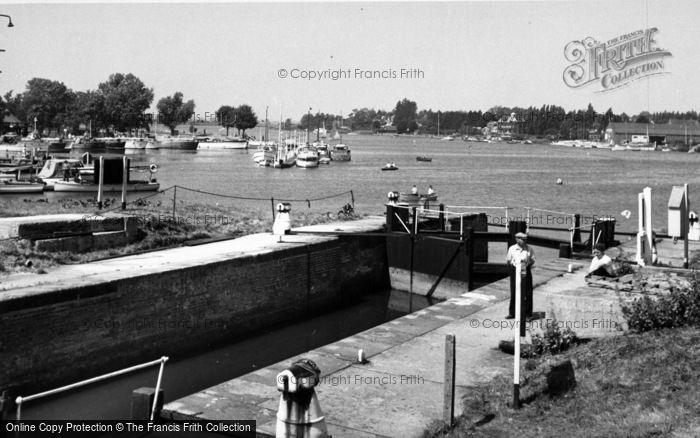 Photo of Oulton Broad, The Lock c.1965