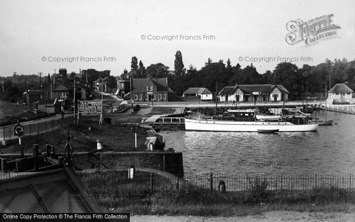 Photo of Oulton Broad, The Village c.1939