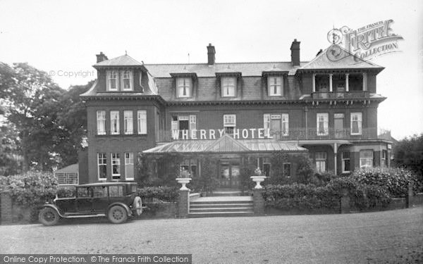 Photo of Oulton Broad, Wherry Hotel c.1939