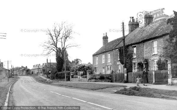 Photo of Oundle, Benefield Road c.1950