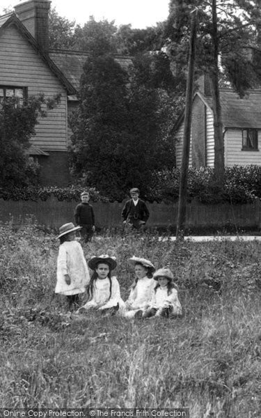 Photo of Outwood, Children On The Common 1908