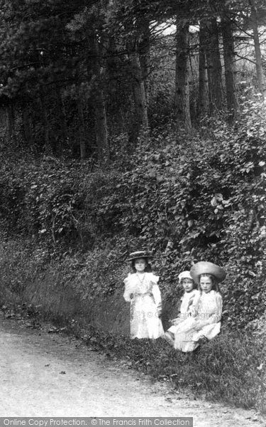 Photo of Outwood, Girls On Scotts Hill 1908