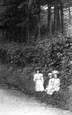 Girls On Scotts Hill 1908, Outwood