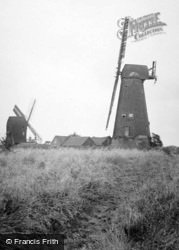The Windmills c.1937, Outwood