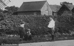 Village Children 1906, Outwood