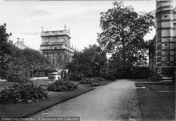 Photo of Oxford, Balliol Gardens, Trinity College 1922