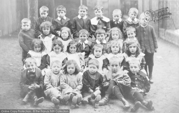 Photo of Oxford, Children, New Headington Infants School c.1905