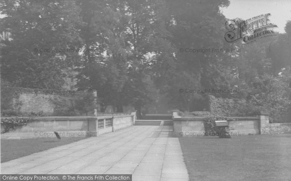 Photo of Oxford, Christ Church Memorial Gardens c.1930