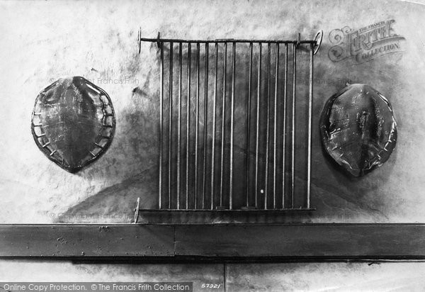 Photo of Oxford, Christ Church, Old Gridiron In Kitchen 1907