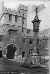 Corpus Christi College Cylindrical Sun Dial 1907, Oxford