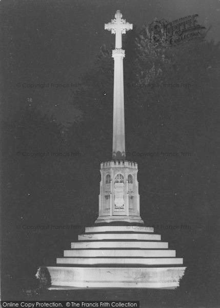 Photo of Oxford, Flood Lit War Memorial c.1920