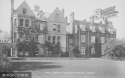 Lady Margaret Hall 1900, Oxford
