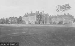 Lady Margaret Hall 1922, Oxford