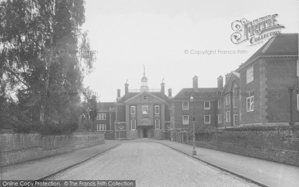 Photo of Oxford, Lady Margaret Hall 1937