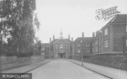 Lady Margaret Hall 1937, Oxford